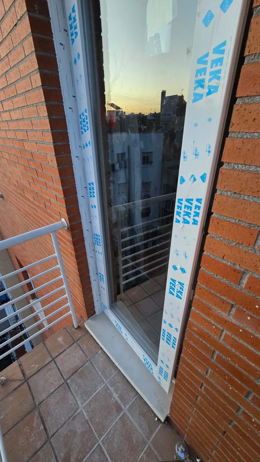 Instalación de ventanas de PVC y aluminio de alta eficiencia térmica - v 11